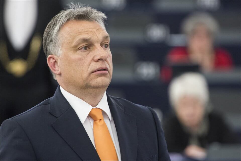 Ungheria, la legge omotransfobica di Orban davanti alla Corte di giustizia: parte la petizione delle Ong