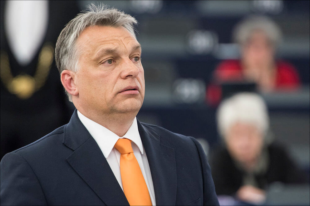 Ungheria, la legge omotransfobica di Orban davanti alla Corte di giustizia: parte la petizione delle Ong