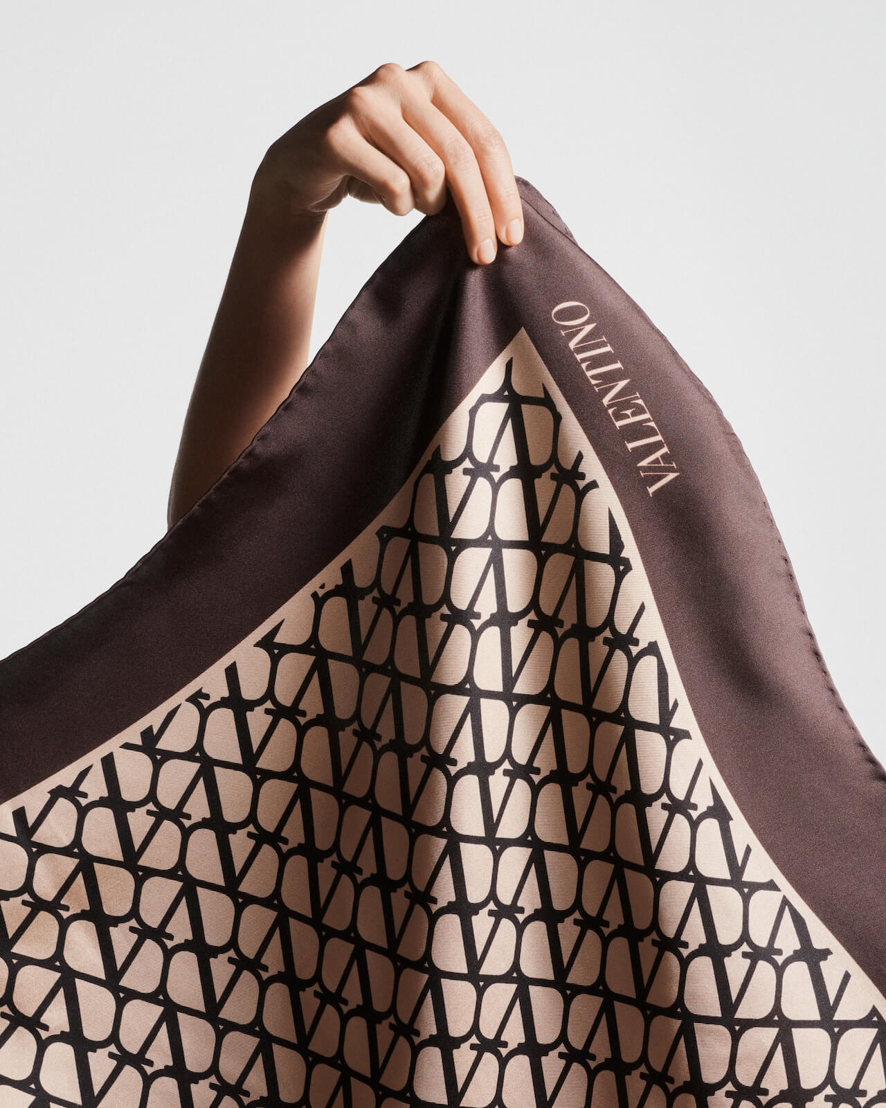 Unboxing Valentino 2023 - Valentino Garavani