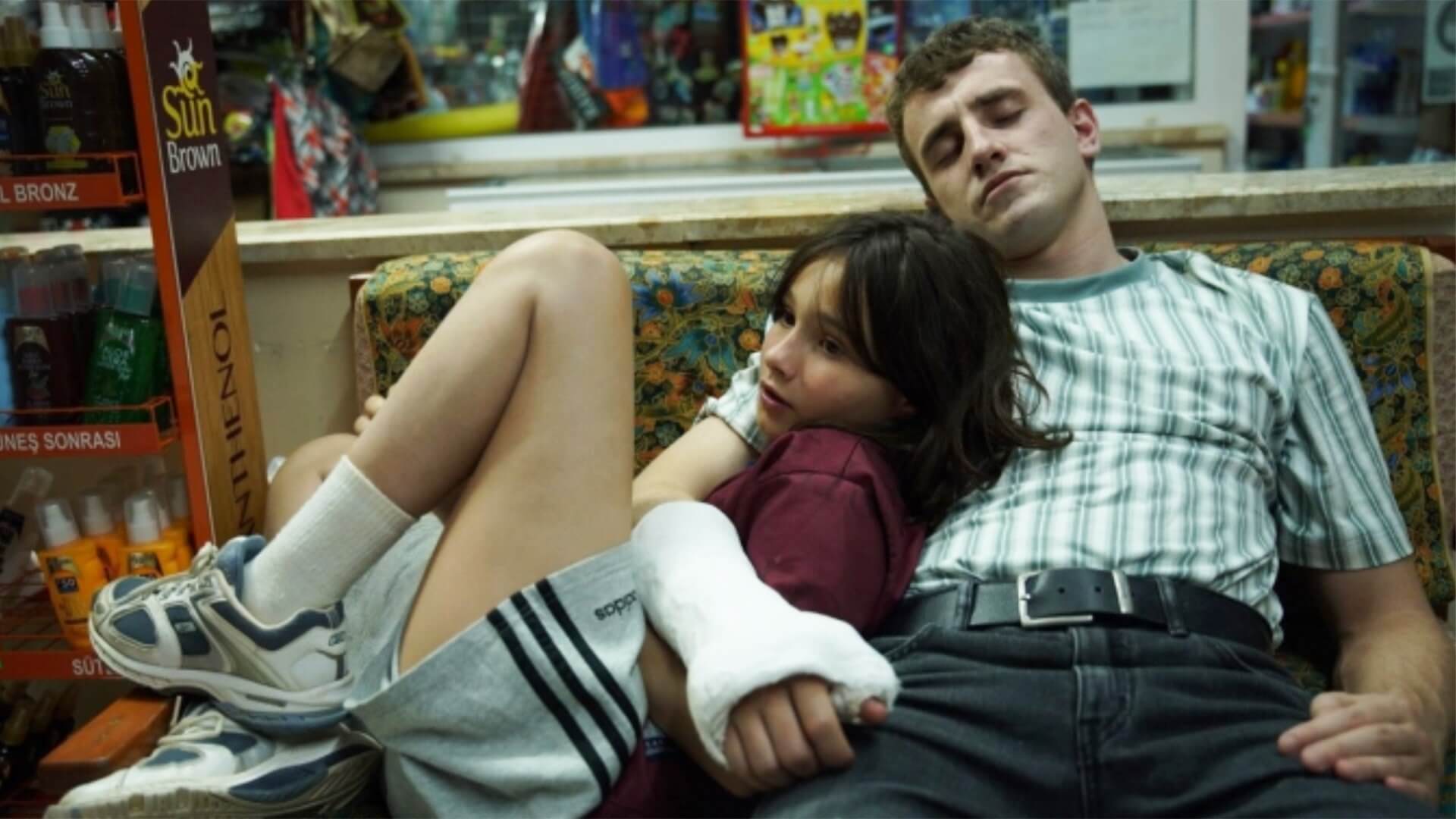 Paul Mescal e Frankie Corio in 'Aftersun' (2022)