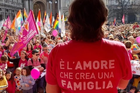 Il 12 maggio a Torino con i sindaci d'Italia per chiedere a Meloni una legge a tutela delle famiglie arcobaleno - Associazione Famiglie Arcobaleno 2 - Gay.it