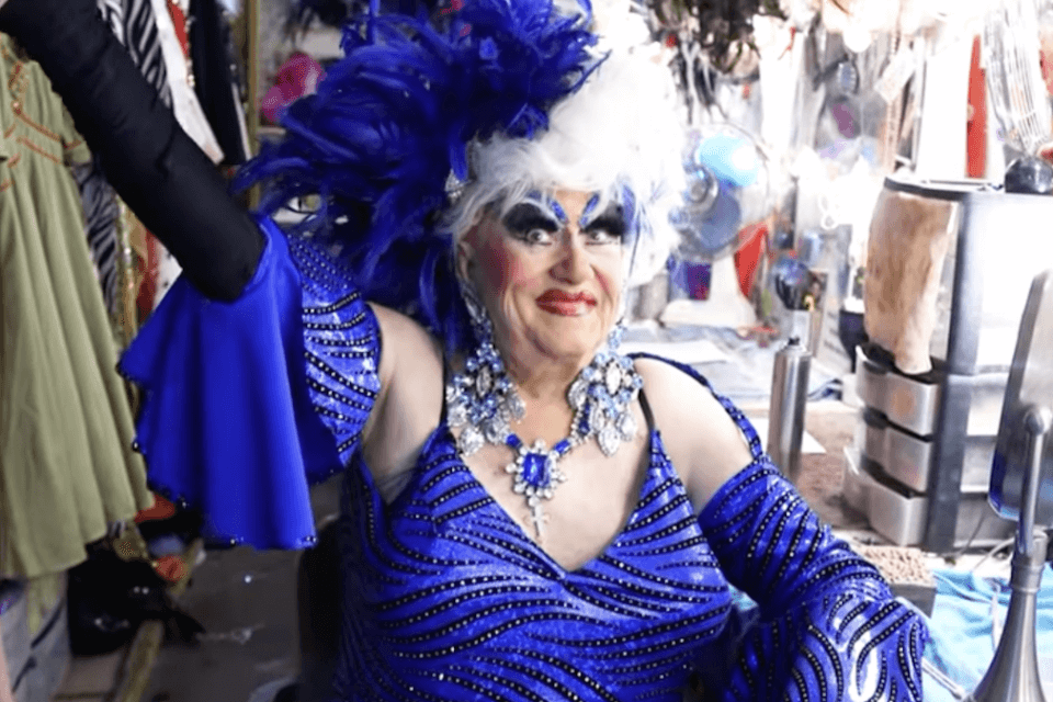Addio a Darcelle XV, la drag queen in attività più anziana al mondo. Aveva 92 anni - Darcelle XV 1 - Gay.it