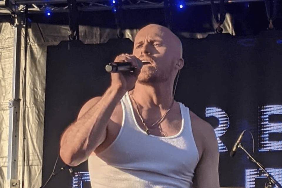 Ex mormone emoziona The Voice raccontando la propria storia di accettazione e il coming out – VIDEO
