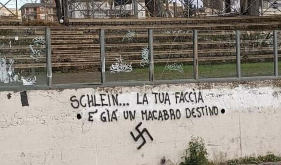 Elly Schlein, svastica e scritta antisemita a Viterbo
