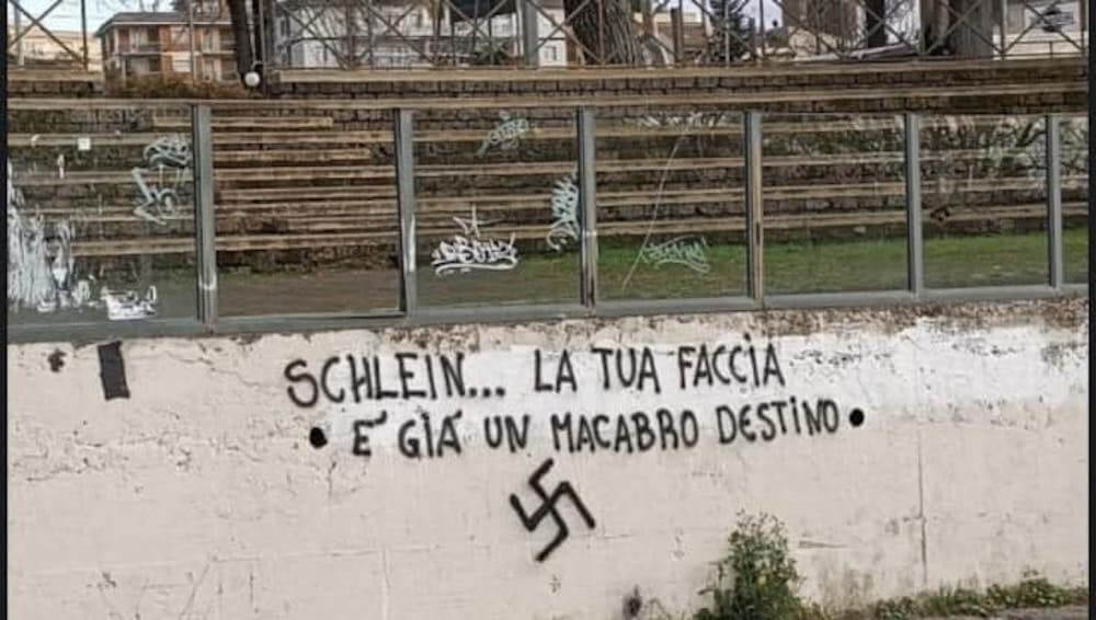 Elly Schlein, svastica e scritta antisemita a Viterbo