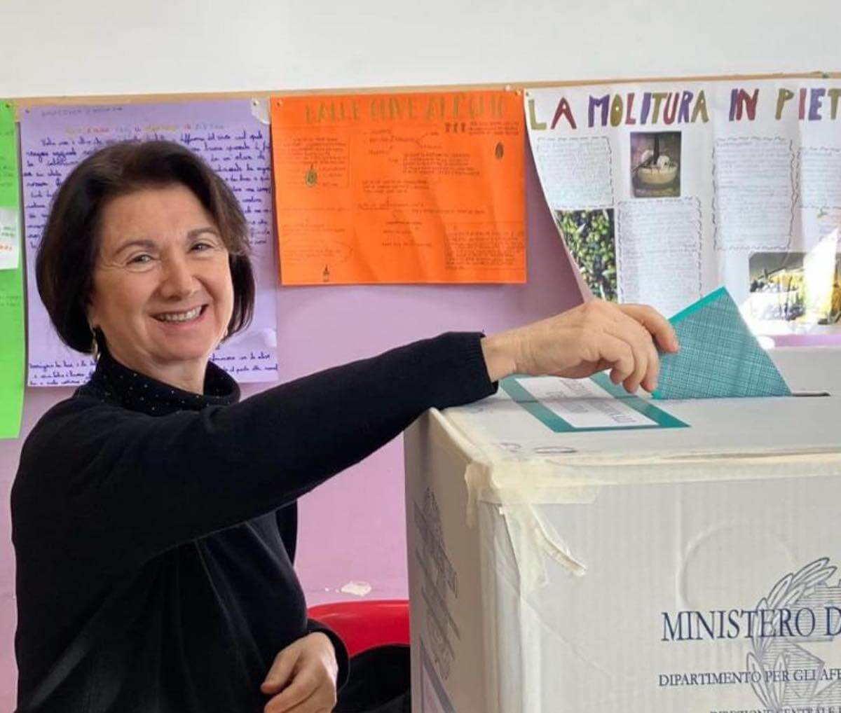 Famiglie arcobaleno sotto attacco, Roccella difende le procure e rilancia la stepchild adoption dopo averla sempre criticata