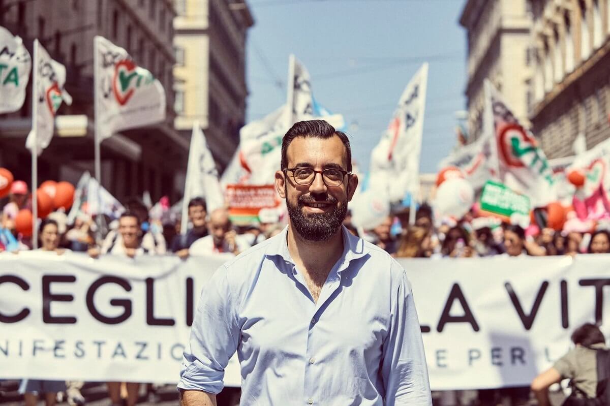 Pro Vita vs. Parlamento UE: “Gravissima e vergognosa ingerenza sulle trascrizioni dei figli delle coppie gay”