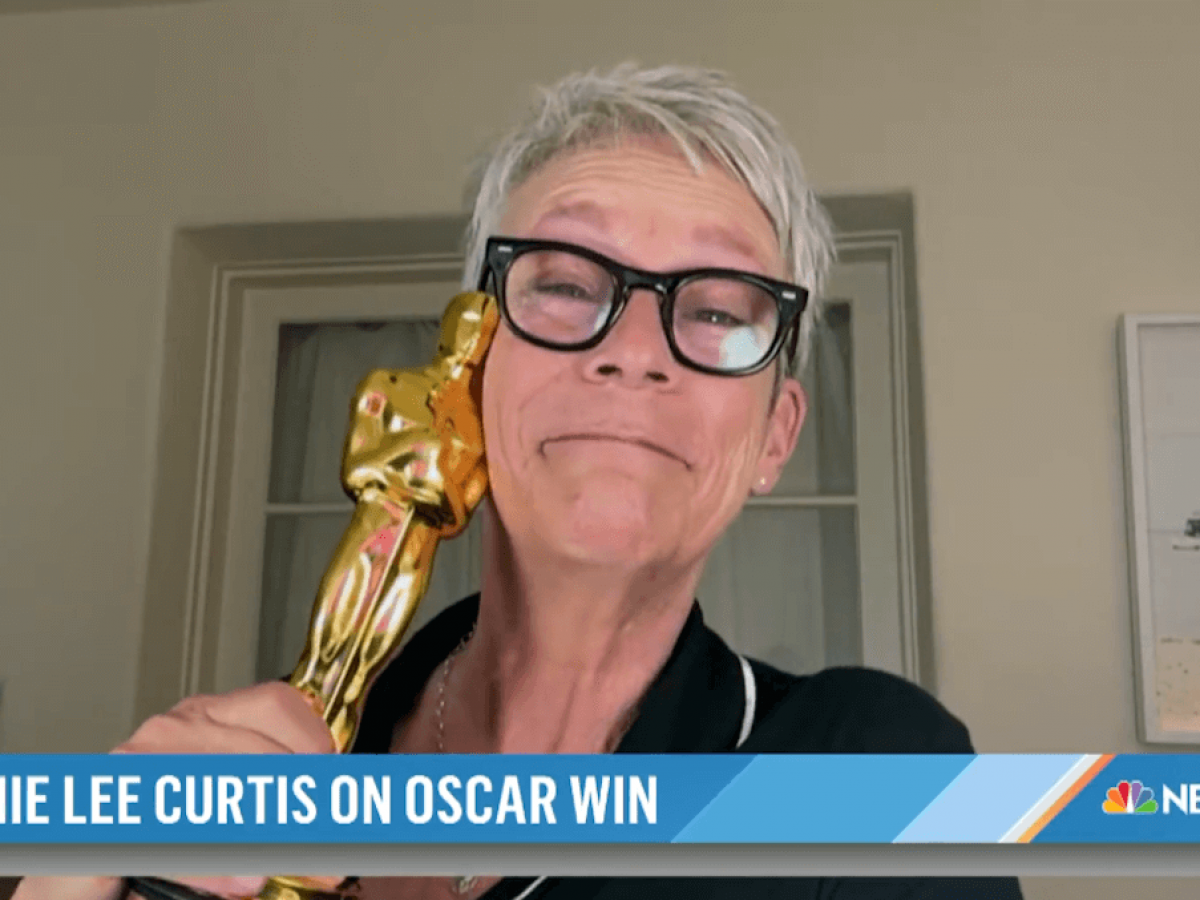 Jamie Lee Curtis in lacrime sostiene sua figlia transgender con l'Oscar  appena vinto - VIDEO 