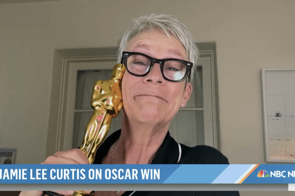 Jamie Lee Curtis in lacrime sostiene sua figlia transgender con l’Oscar appena vinto – VIDEO