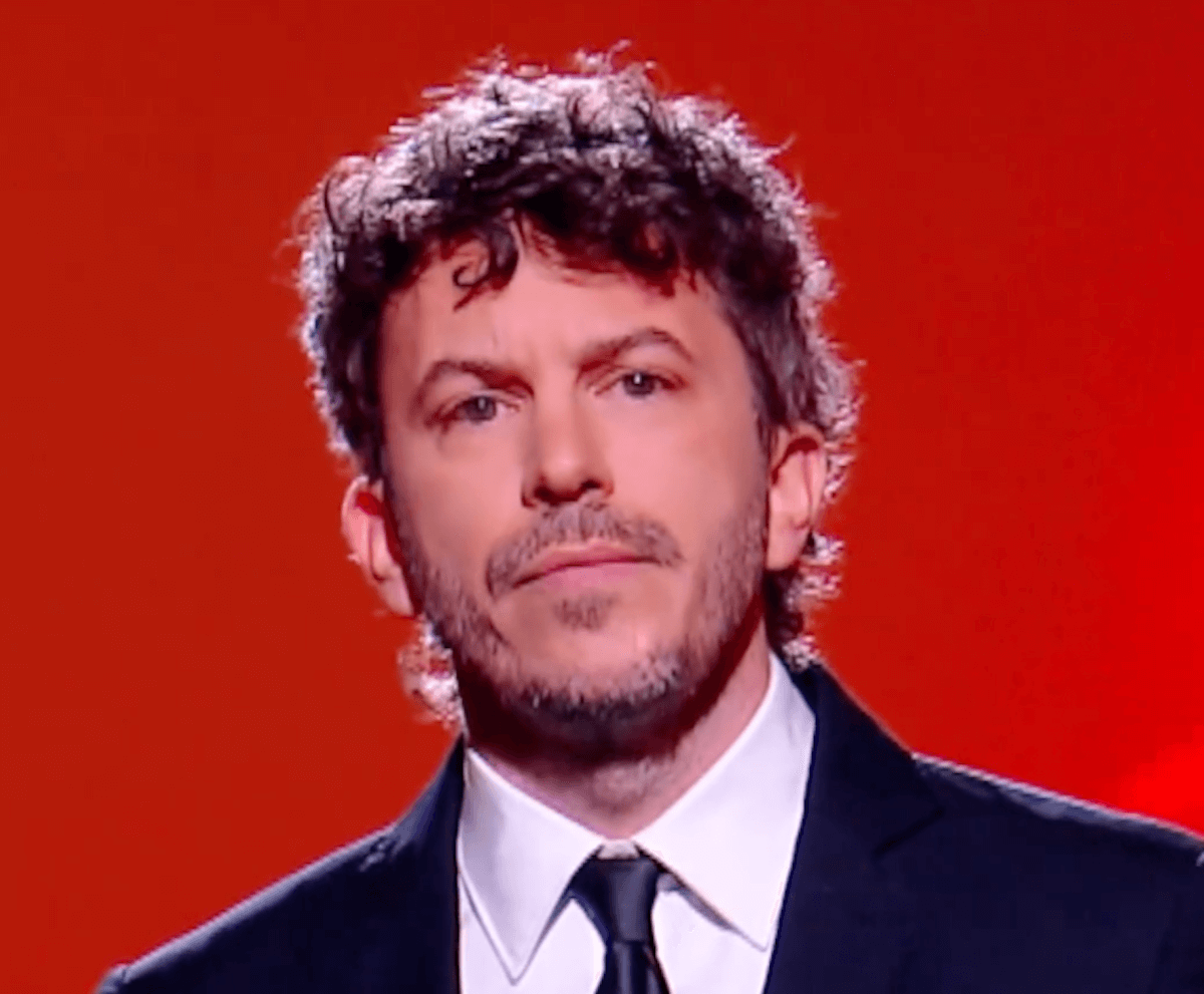Leandro Emede e il potentissimo monologo a Le Iene: “I nostri figli sono qui, con noi e chiedono i loro diritti” – VIDEO