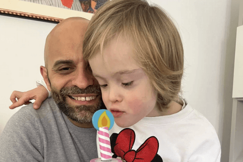 Luca Trapanese sbugiarda Giorgia Meloni: "Non è venuta a trovare Alba come promesso" - Luca Trapanese - Gay.it