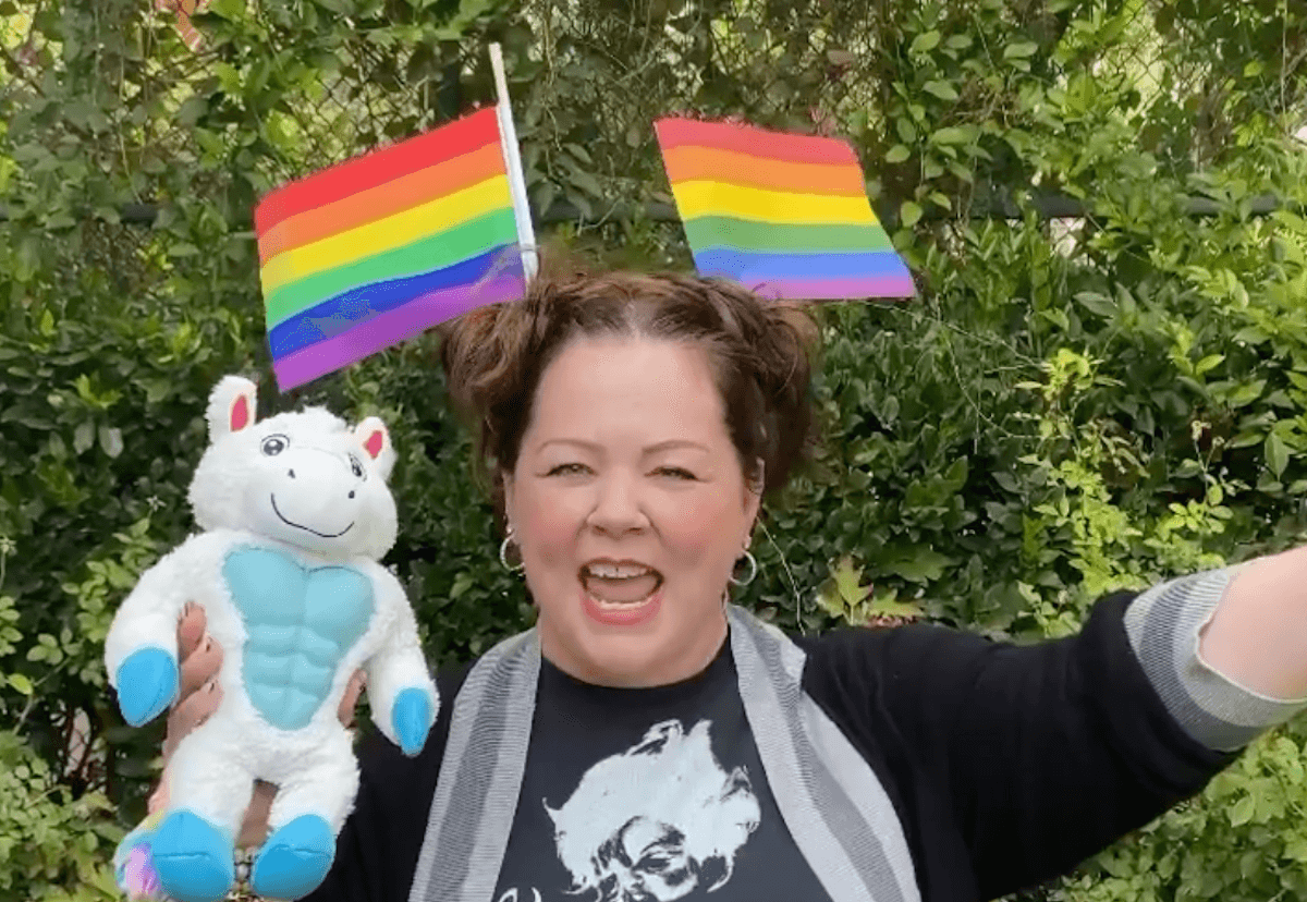 Melissa McCarthy in difesa degli spettacoli drag: “Esistono da sempre, retorica anti-queer pericolosa”