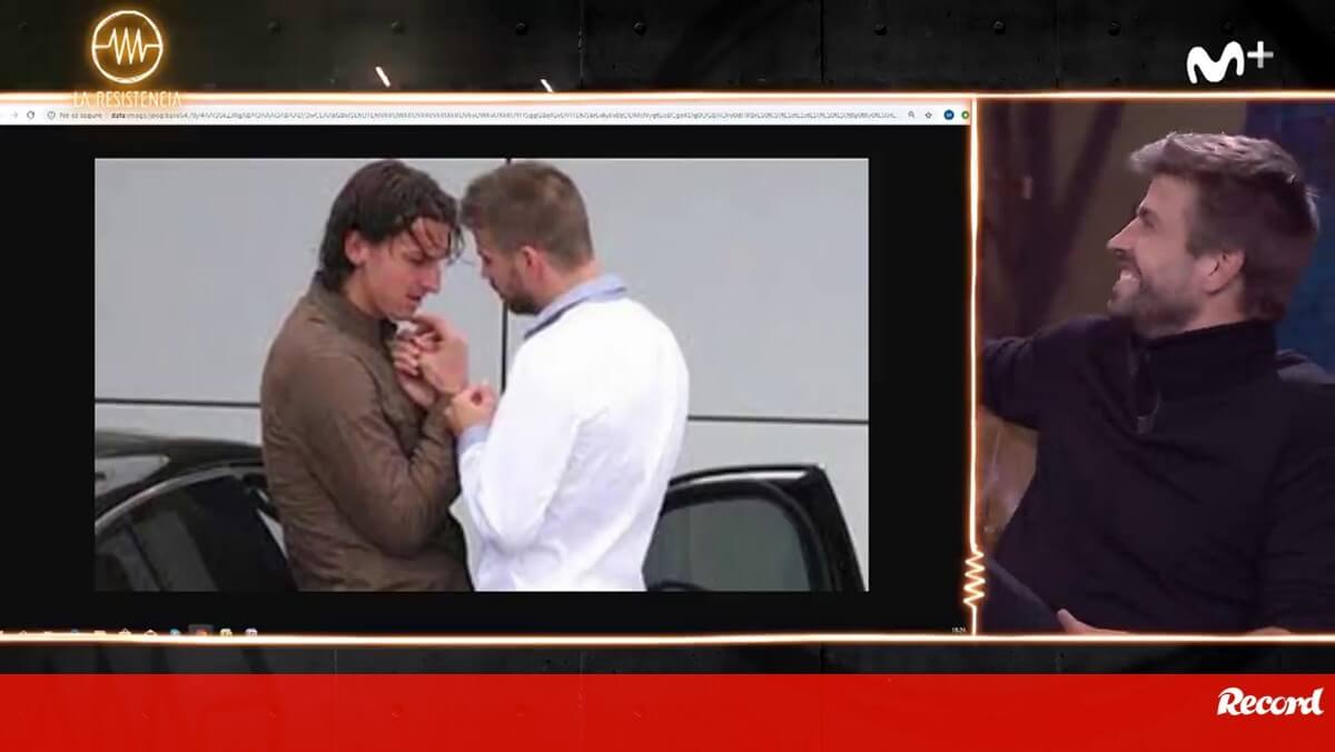 Gerard Piqué e la celebre foto con Zlatan Ibrahimovic: "Avrei potuto baciarlo in bocca" - Pique foto bacio Ibrahimovic - Gay.it