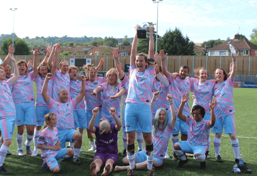 Si fa la storia: ecco la prima squadra di calcio transgender!