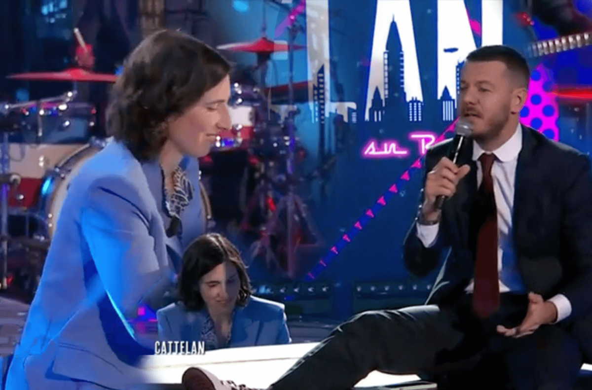 Elly Schlein suona Imagine con Alessandro Cattelan – VIDEO