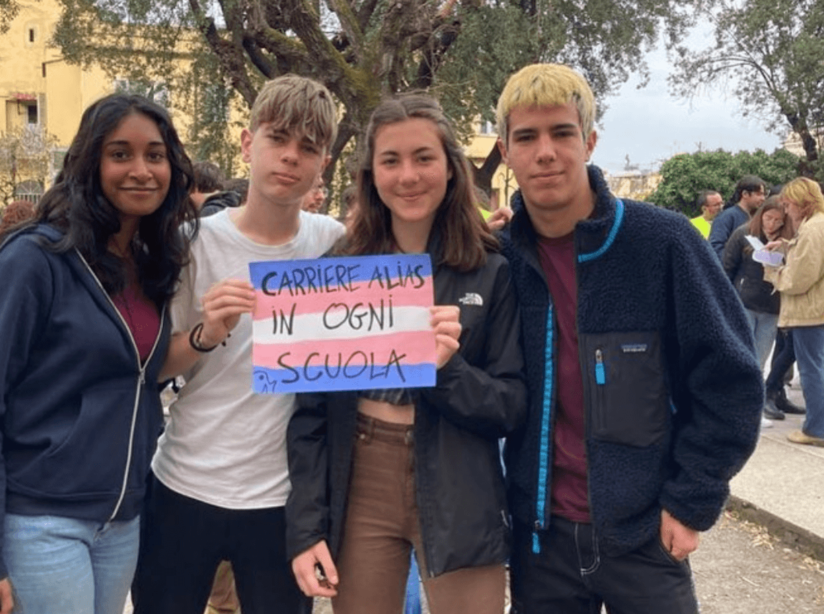 TdoV 2023, al liceo Cavour di Roma prof di religione fa a pezzi cartello pro carriera alias - TdoV 2023 al liceo Cavour di Roma 2 - Gay.it
