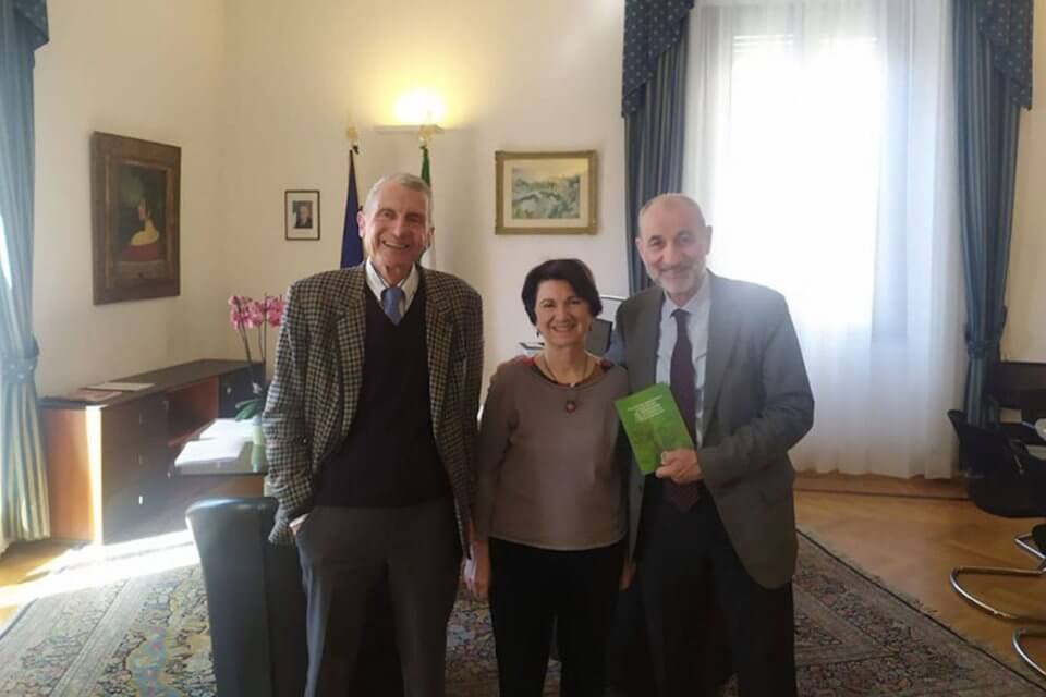 Roccella incontra il Family Day e avvisa i sindaci che disobbediscono: “Si assumono la responsabilità”