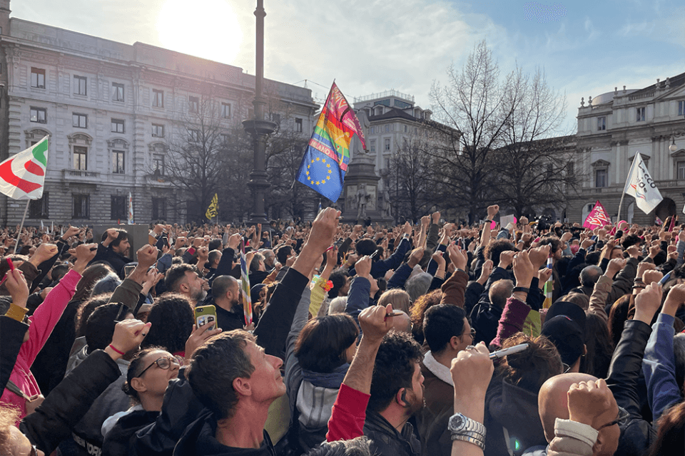 milano 18 marzo 2023 piazza della scala famiglie arcobaleno