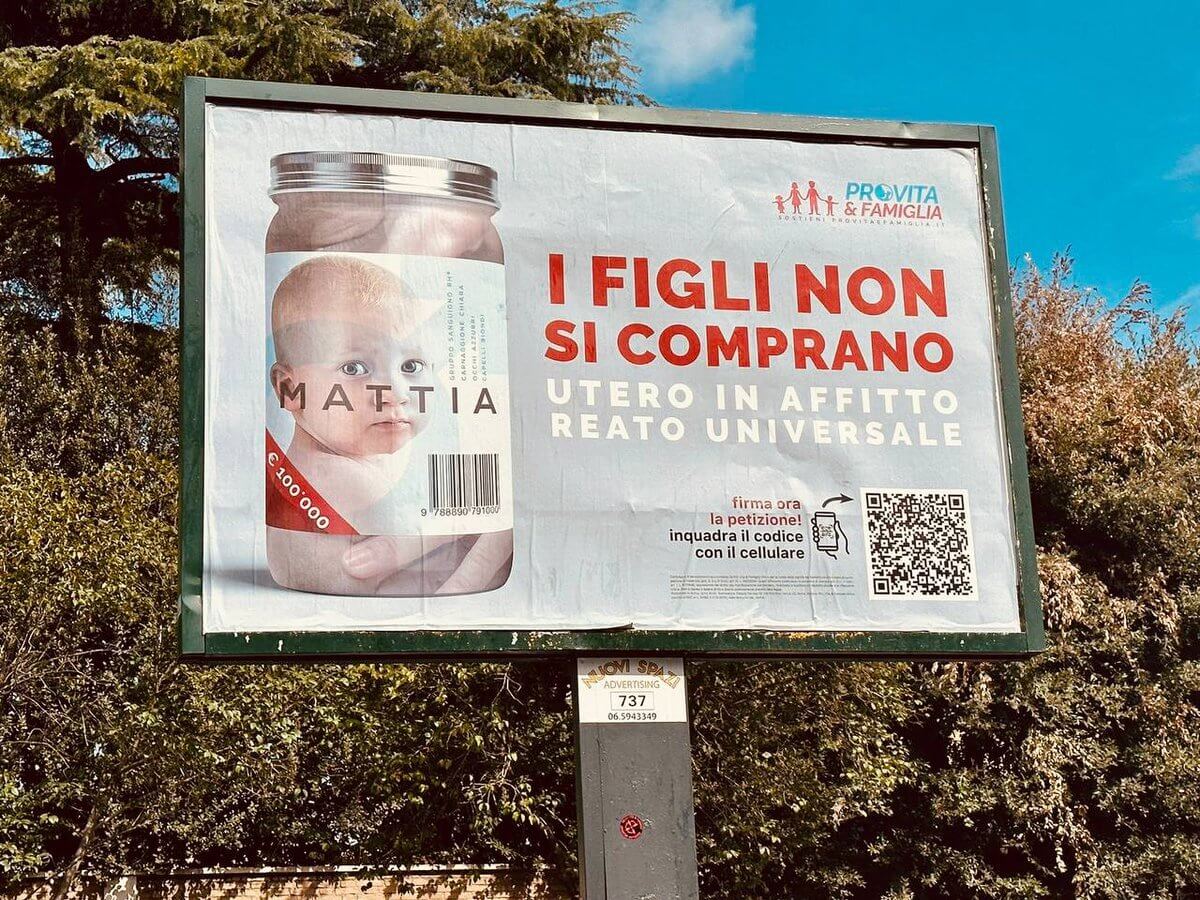 In USA è "stato d'emergenza per i diritti LGBTQIA", in Italia liste di proscrizione degli omobitransfobici ultra-cattolici - 22I Figli non si comprano22 i manifesti di Pro Vita contro la GPA invadono le citta dItalia - Gay.it
