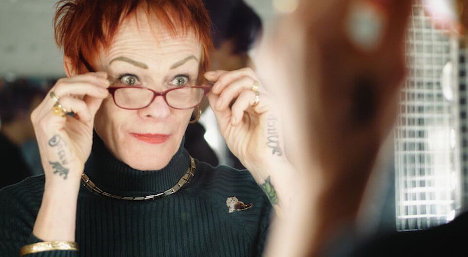 Bittersweet Becoming, recensione. Essere donna in transizione a 60 anni, perché non è mai troppo tardi