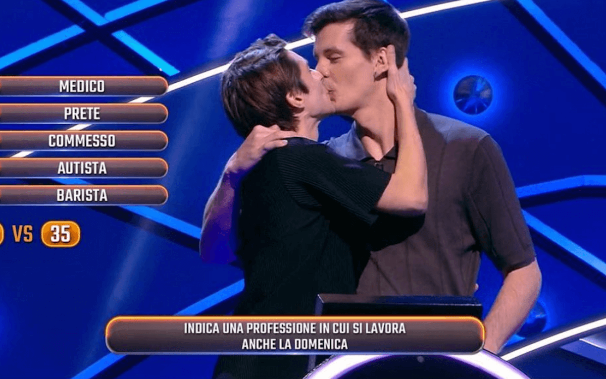 Dario e Giorgio raccontano il loro amore e trionfano a 100% Italia festeggiando con un tenerissimo bacio - Dario e Giorgio 3 - Gay.it