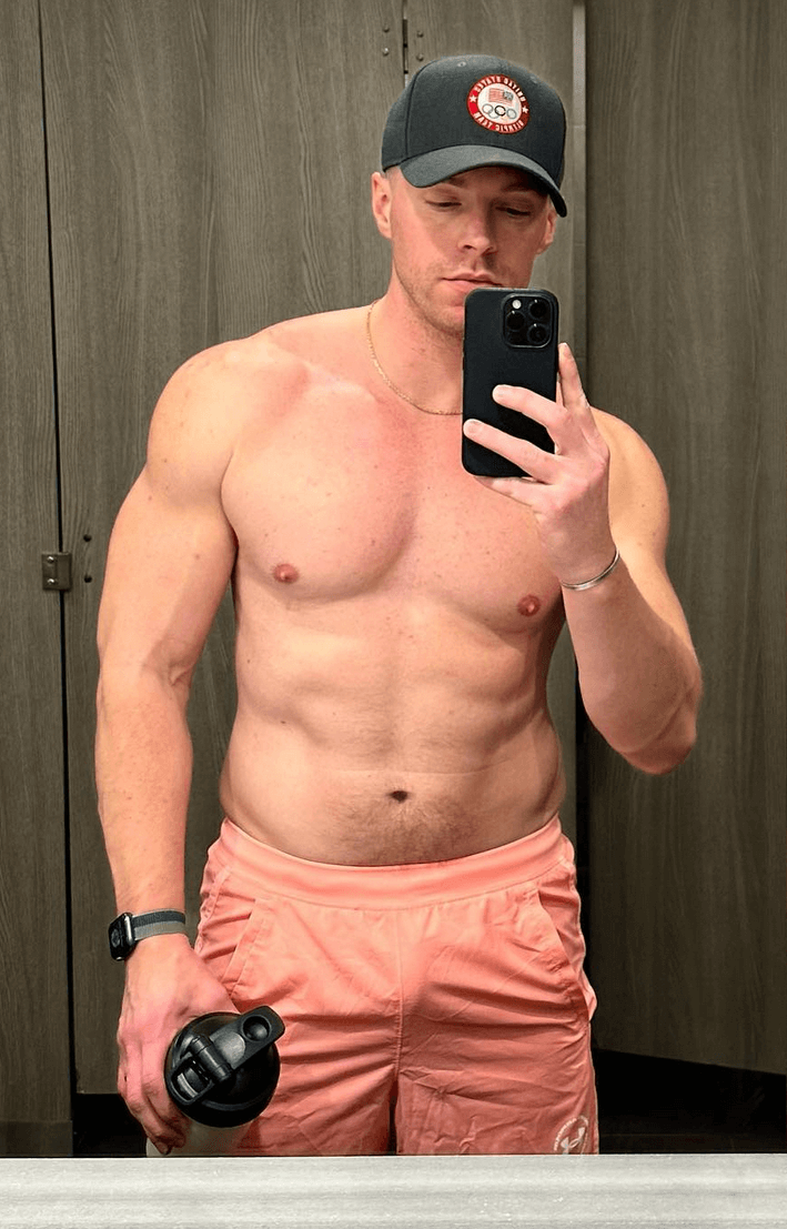 Giudice licenziato continuerà a lavorare su OnlyFans per "i membri della comunità LGBTQ+ che ne hanno più bisogno" - Gregory Locke 2 - Gay.it