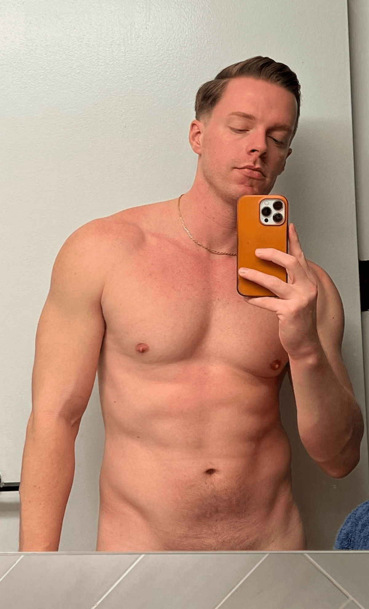 Giudice licenziato continuerà a lavorare su OnlyFans per "i membri della comunità LGBTQ+ che ne hanno più bisogno" - Gregory Locke - Gay.it