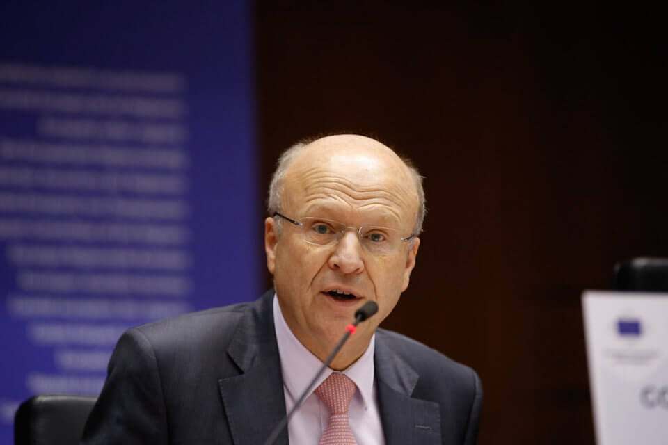 Koen Lenaerts, presidente Corte Giustizia UE: “Tutti gli Stati membri tutelino i figli di coppie omogenitoriali”