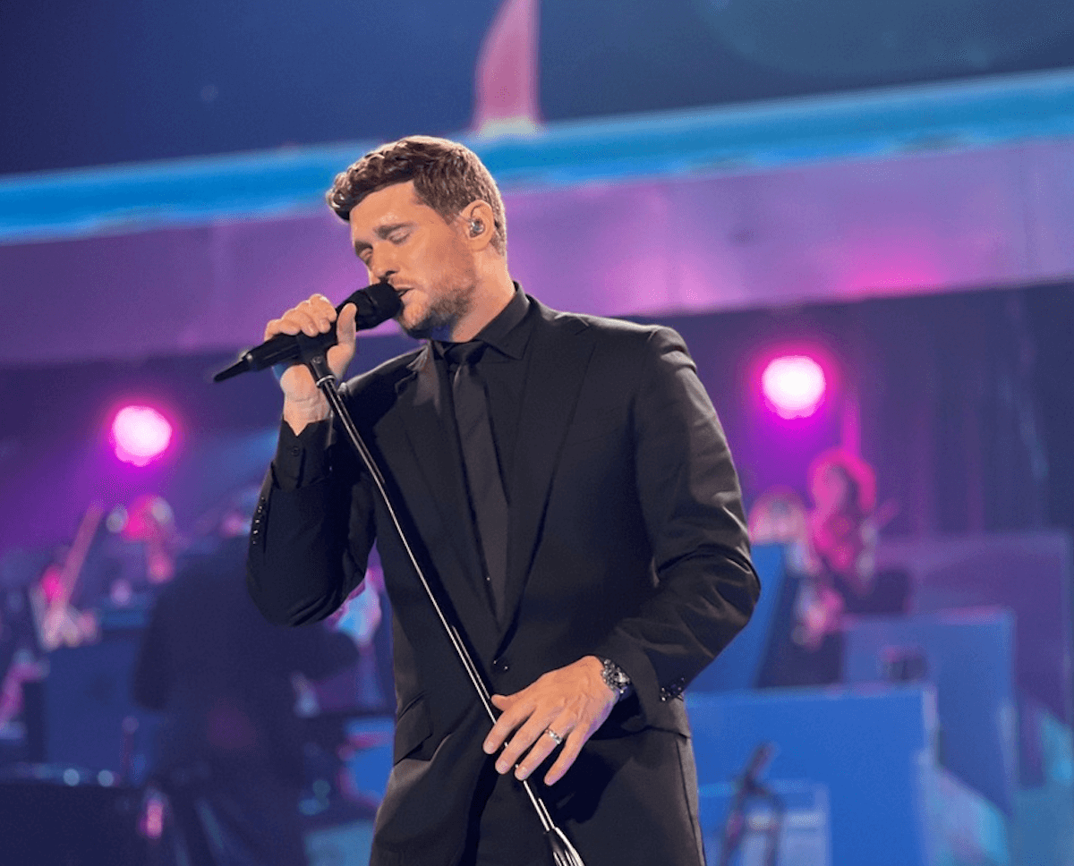 Michael Bublé al fianco della comunità trans: “Identificatevi come volete, e che Dio vi benedica!”