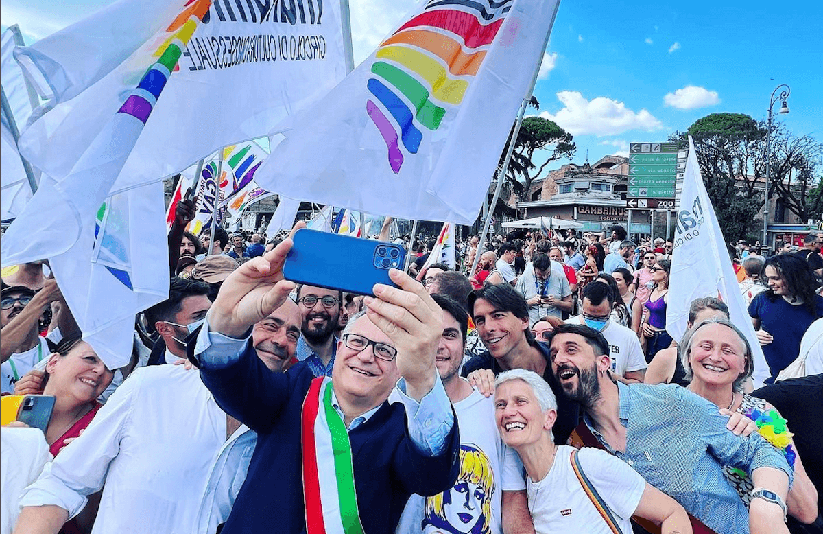 Roma, il Municipio XI installa targhe destinate alla comunità LGBT+ - Roberto Gualtieri Pride Roma - Gay.it