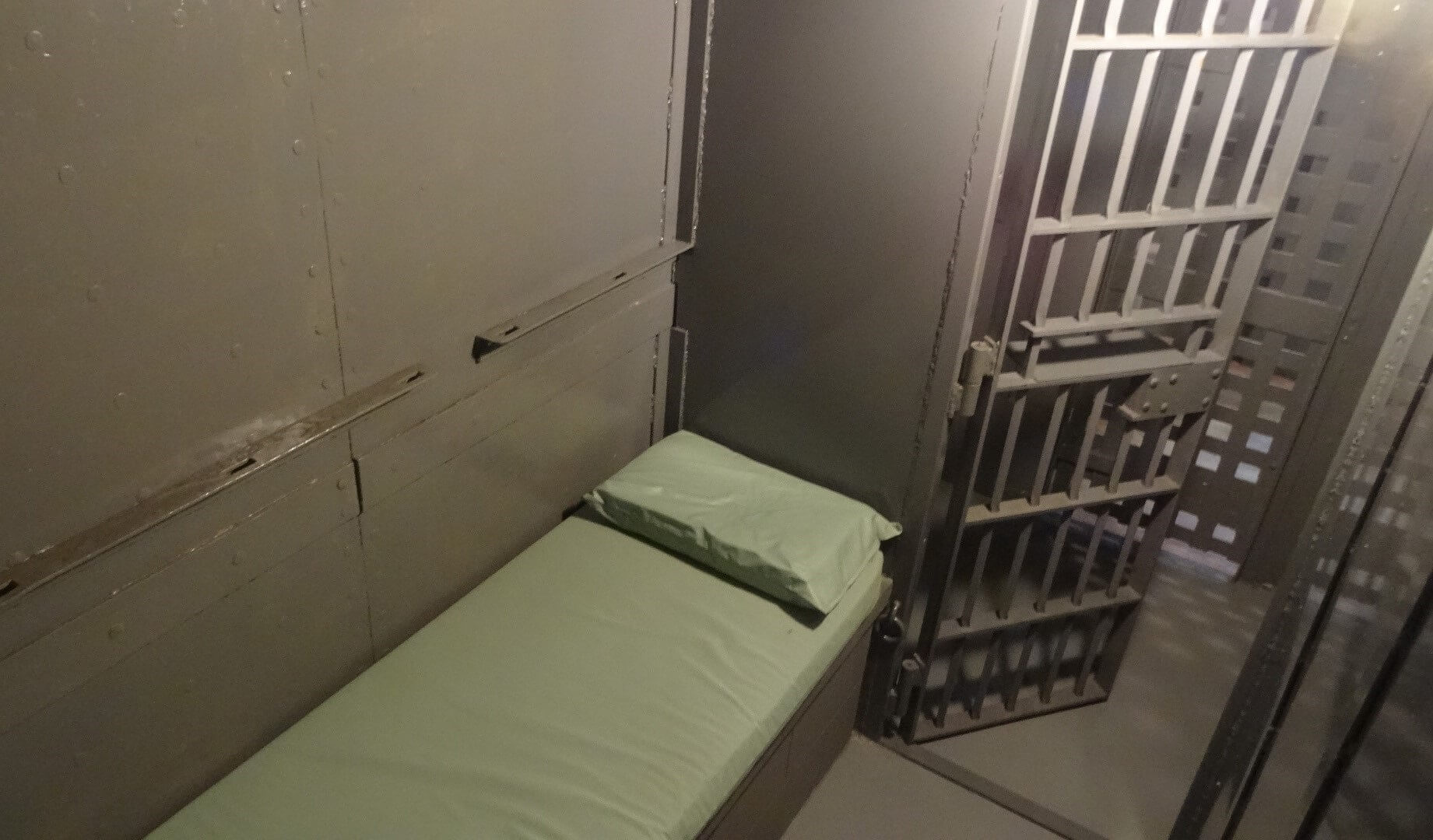Feticismo per le carceri: "Franklin County Historic Jail", il luogo per chi ama i giochi di ruolo in prigione - cella - Gay.it