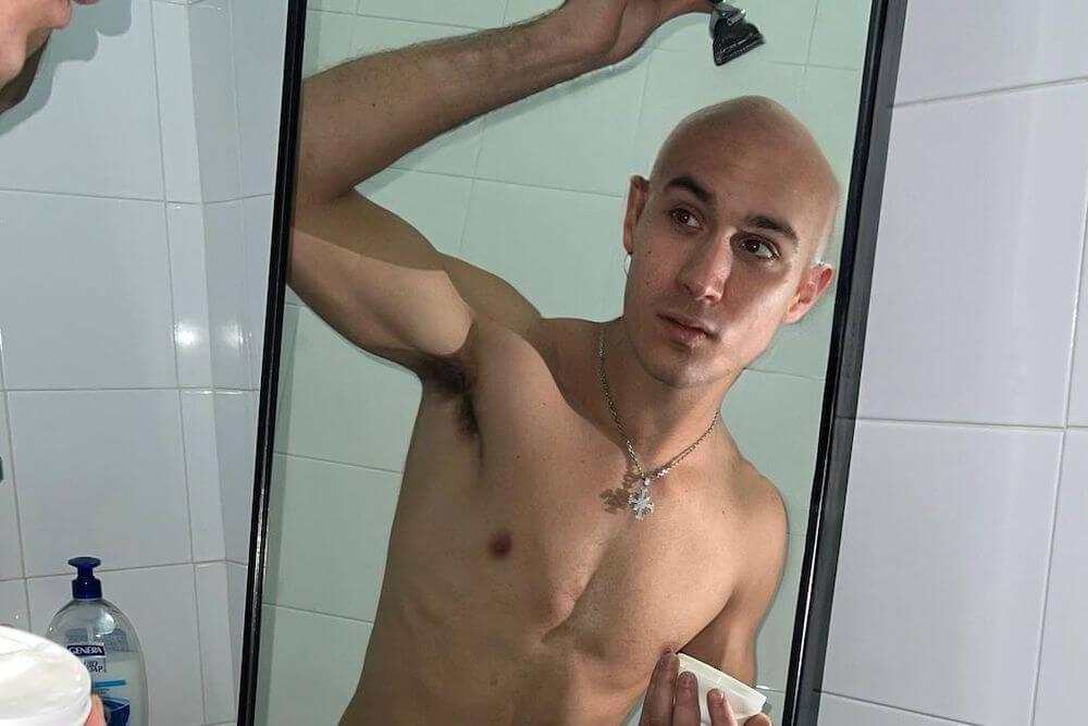 Måneskin, Ethan Torchio si rasa a zero spaventando tuttə ma era solo un pesce d’aprile