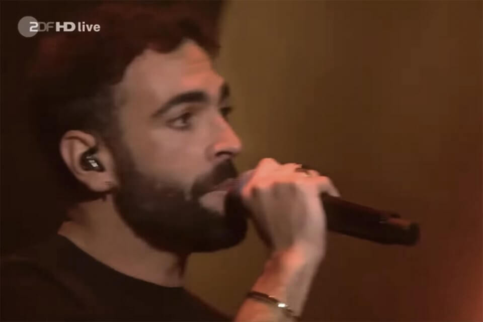 Marco Mengoni da pelle d’oca con “One” degli U2: la Germania ai suoi piedi – VIDEO