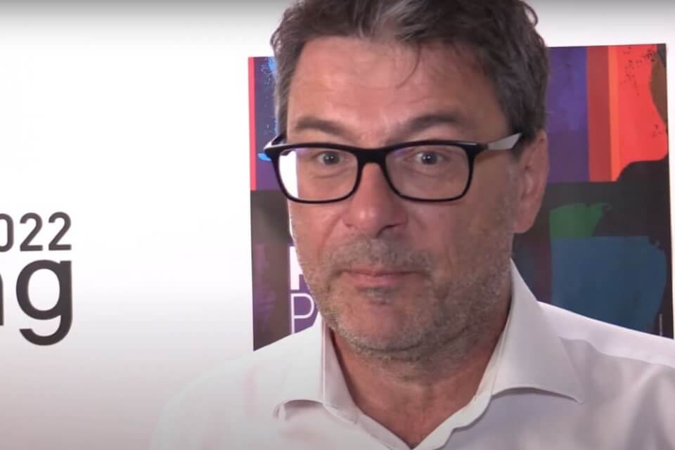 Più tasse per le famiglie omogenitoriali, il Governo Meloni usa il fisco per cancellare la comunità LGBTI+