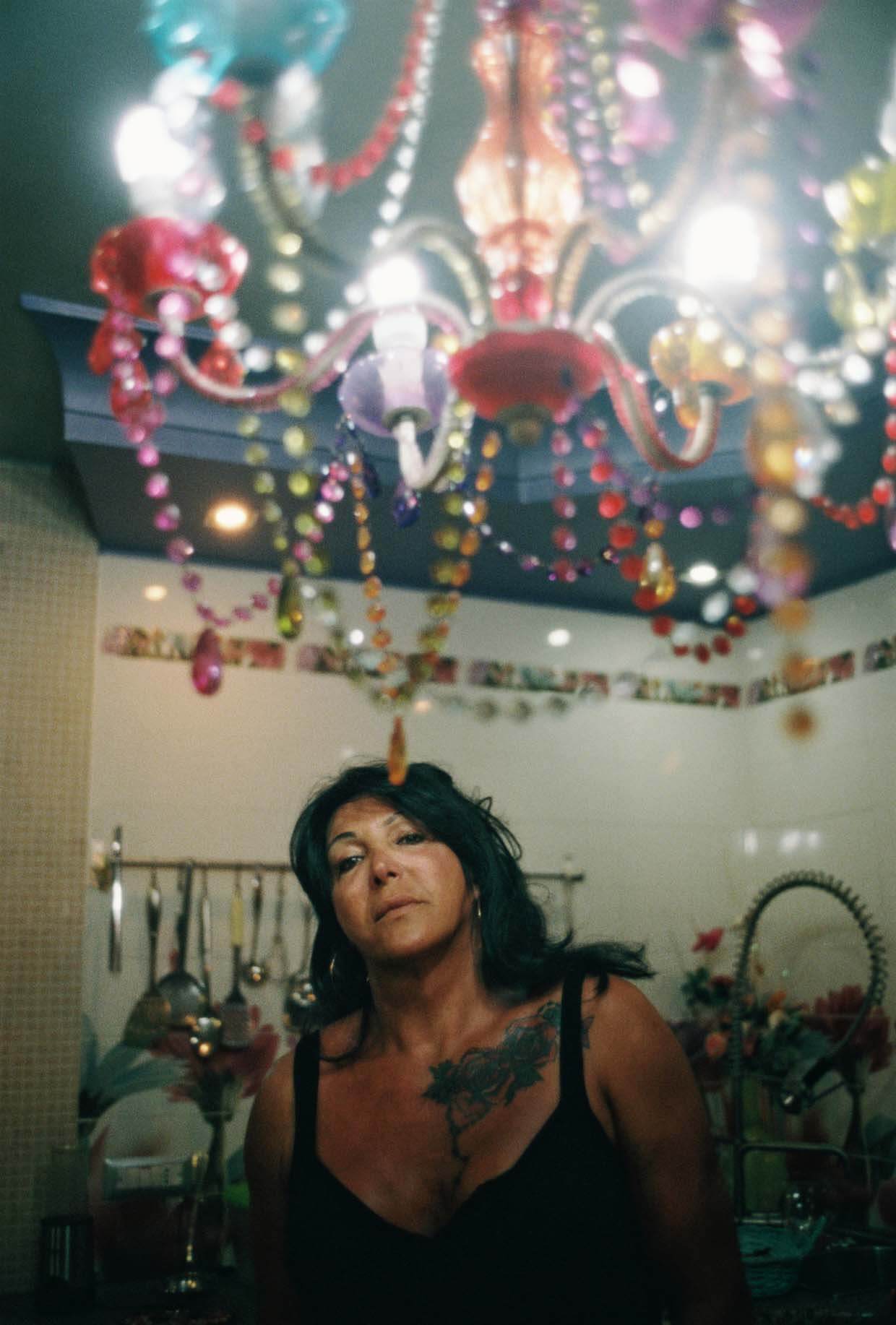 Napoli non conforme: le "Anime salve" della comunità trans di Scampia - JK001987 R1 29 31 - Gay.it