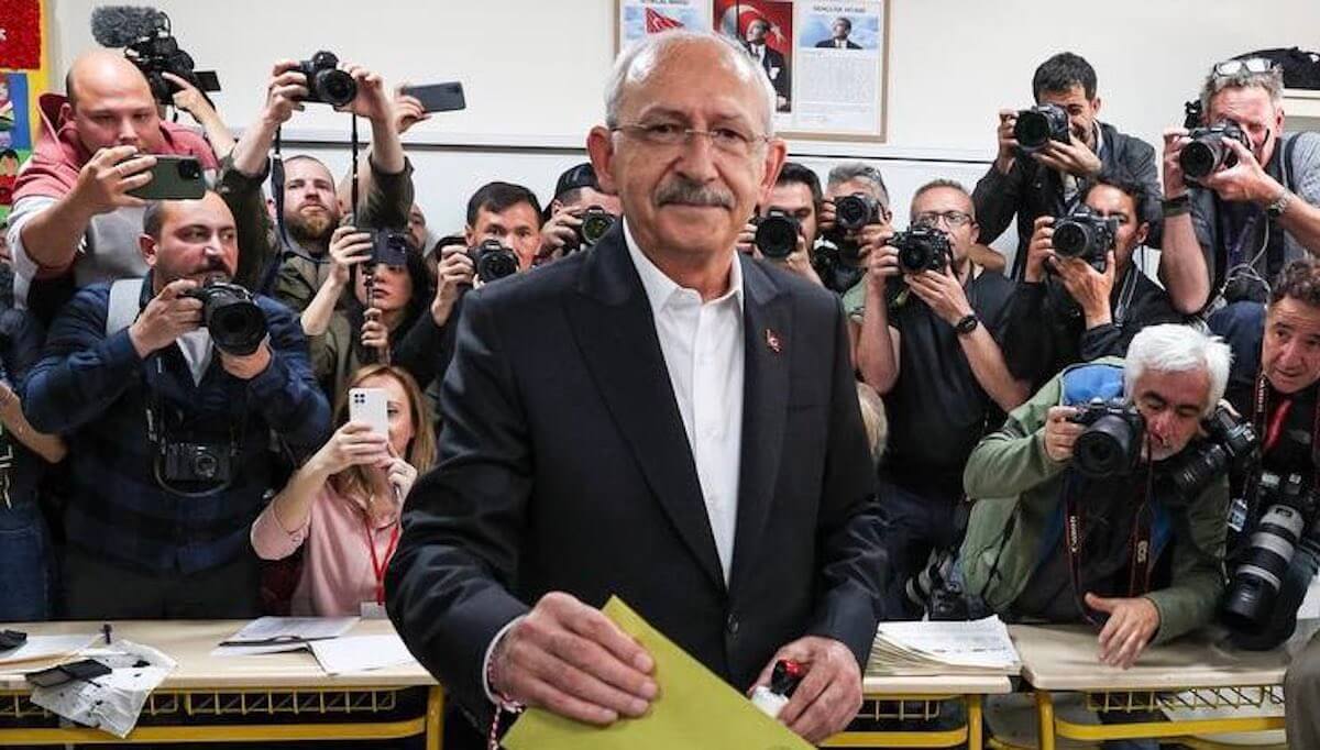 Turchia, sarà ballottaggio tra l’omofobo Erdoğan e Kılıçdaroğlu (che parla di conteggio farsa)