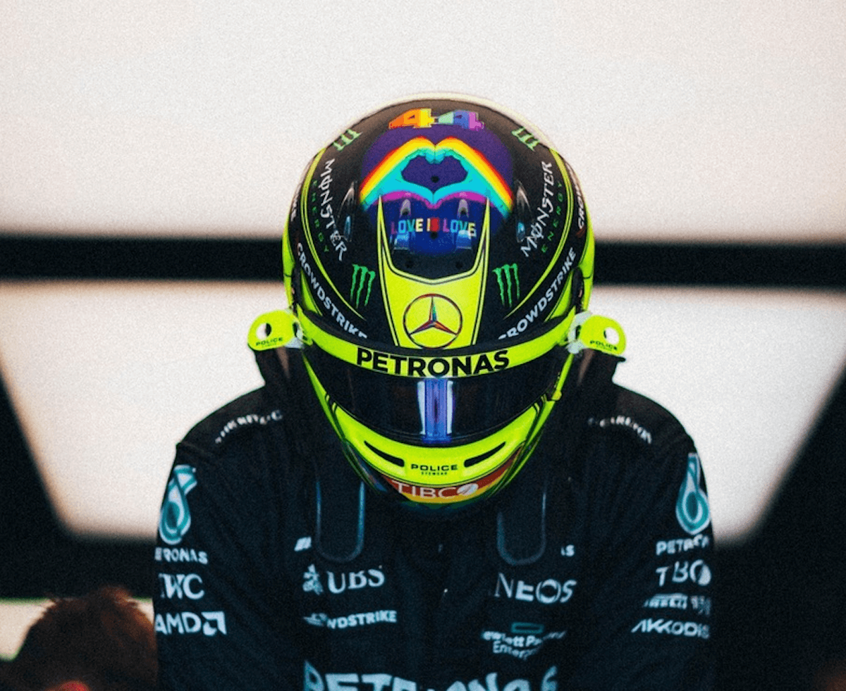 Lewis Hamilton vs. Ron DeSantis, indosserà un casco rainbow nel Gran Premio di Miami