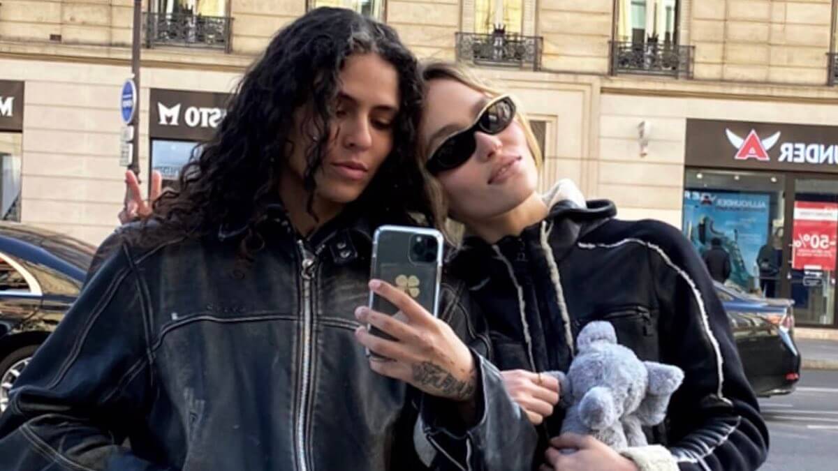 Lily-Rose Depp svela la storia d’amore con la rapper 070 Shake, le foto social