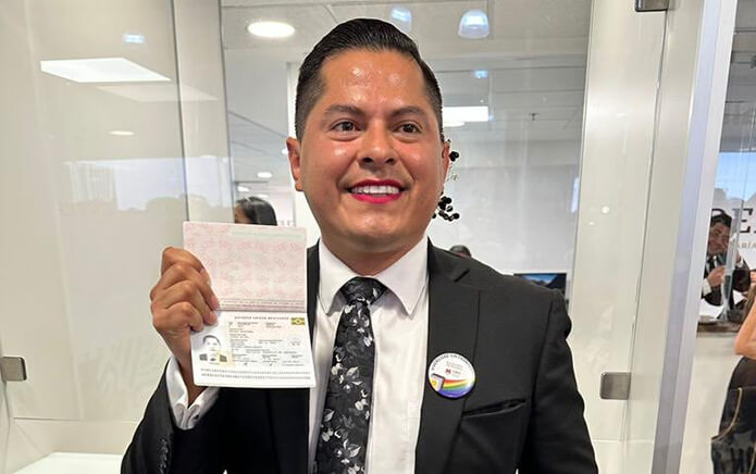 Messico, rilasciato il primo passaporto non binario - Messico rilasciato il primo passaporto non binario - Gay.it