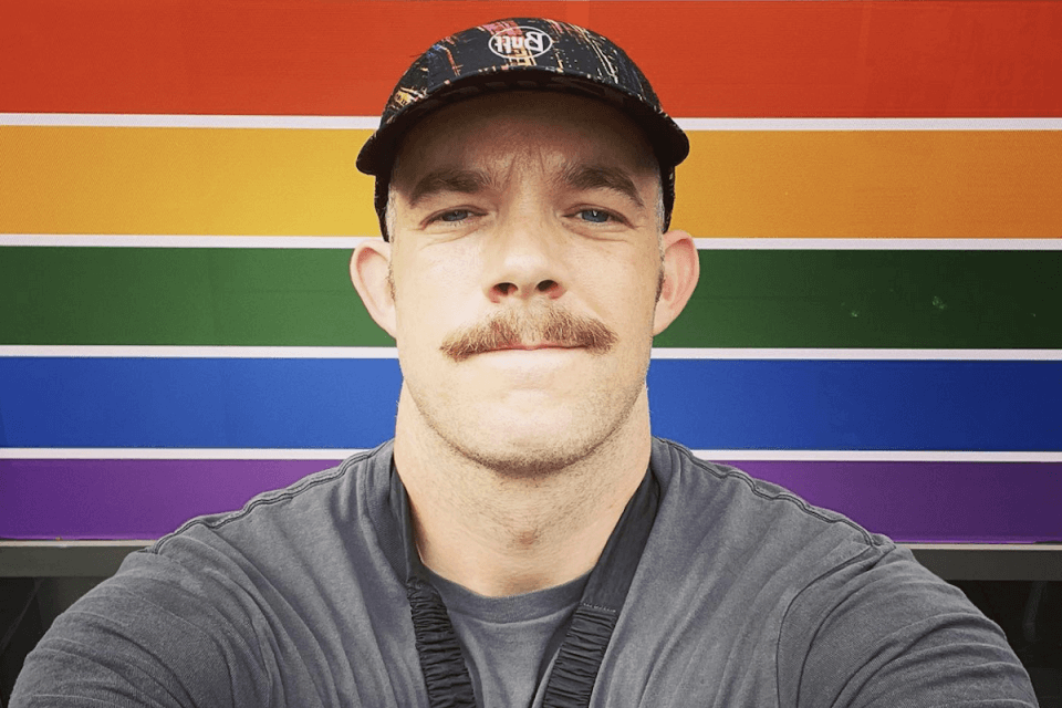 Russell Tovey: “Se sei un uomo gay della mia generazione pensi alla morte ogni giorno”