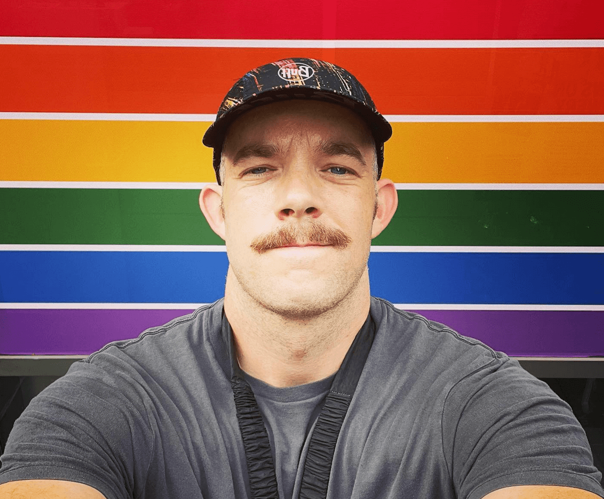 Russell Tovey: “Se sei un uomo gay della mia generazione pensi alla morte ogni giorno”