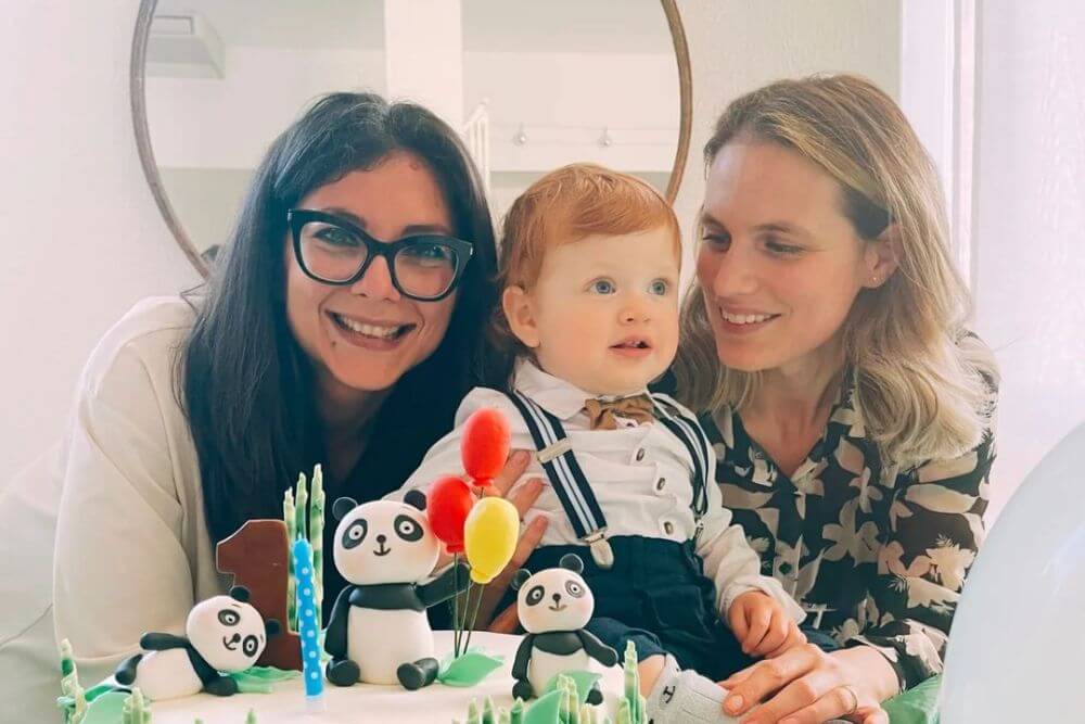 Pietro, le sue mamme Livia e Ale, l’amore e la fecondazione assistita: nascita di una famiglia arcobaleno