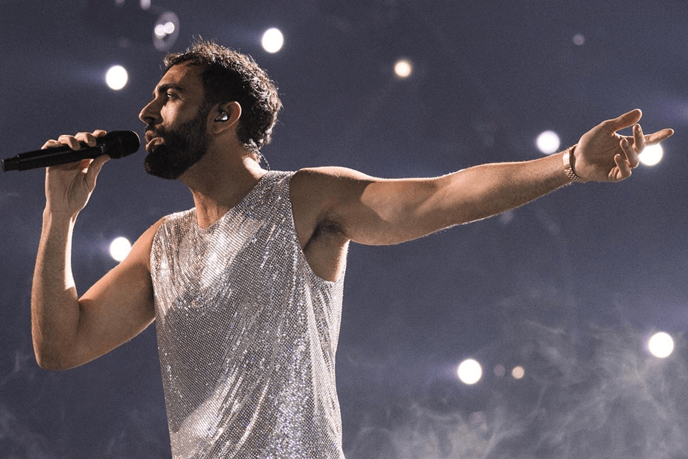Marco Mengoni da Liverpool: “Pace e amore, la musica è un mezzo per mandare messaggi e urlarli”