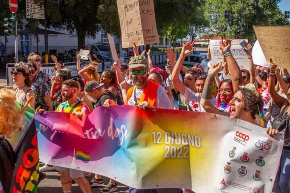 Novara Pride 2023: “Fanno la guerra ai nostri amori, ai nostri corpi e alle nostre vite” – Intervista