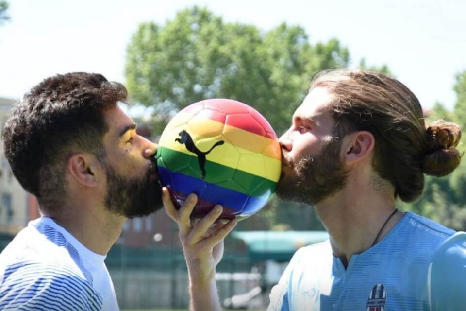 pallone-contro-omofobia-calcio