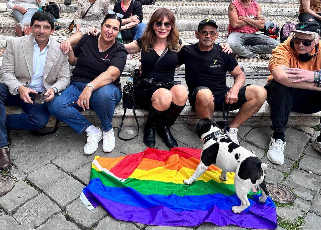 Capocotta a rischio chiusure e abbandono, comunità LGBTQIA+ protesta sotto il Campidoglio - protesta capocotta - Gay.it