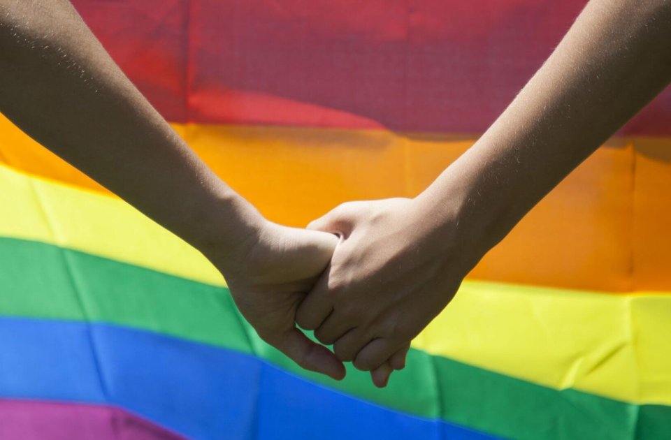 Cari genitori di figli LGBTQIA+, abbiamo bisogno di voi – la commovente lettera di Agedo