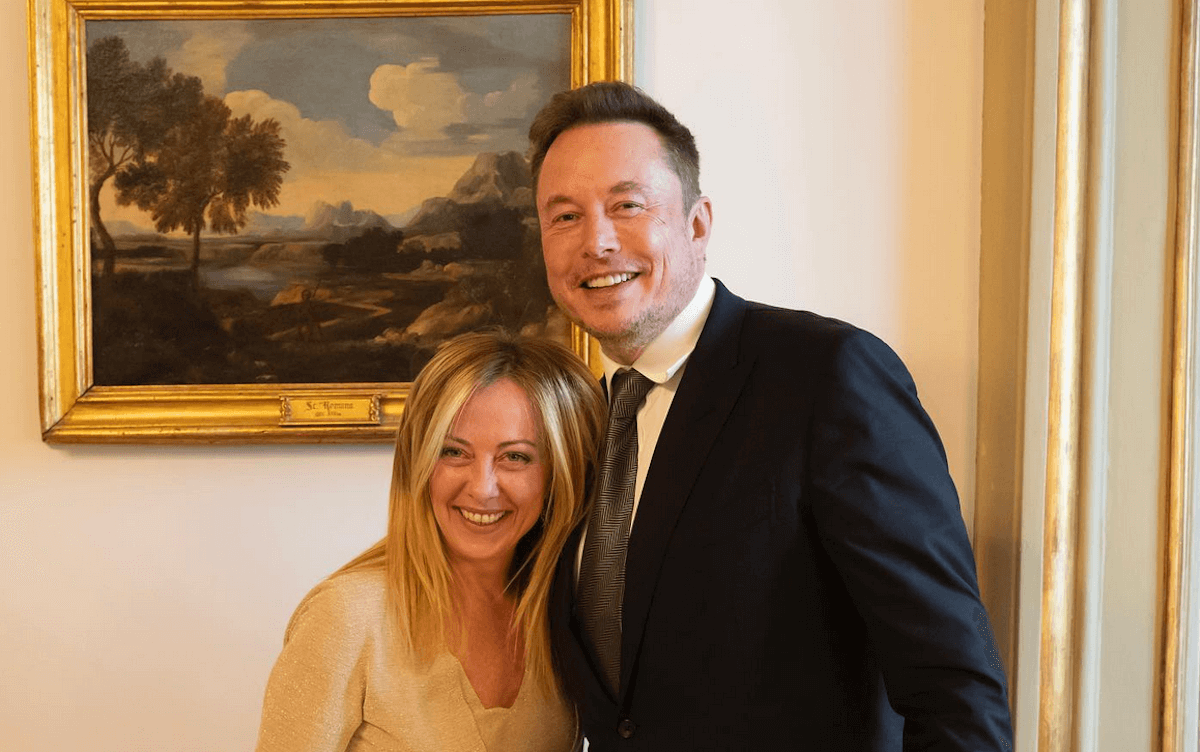 Ipocrisia al governo, Giorgia Meloni da Joe Biden negli USA in cui la GPA è legale e regolamentata in più Stati - Giorgia Meloni a Montecitorio con Elon Musk - Gay.it