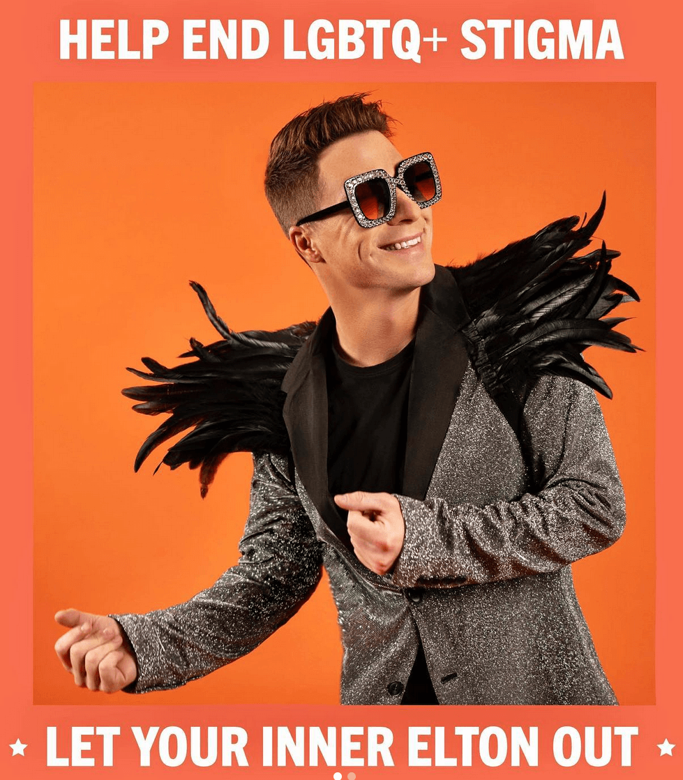 Pioggia di star a sostegno dell'Elton John AIDS Foundation. Obiettivo, raccogliere 125 milioni di dollari - Inner Elton Elton John AIDS Foundation 1 - Gay.it