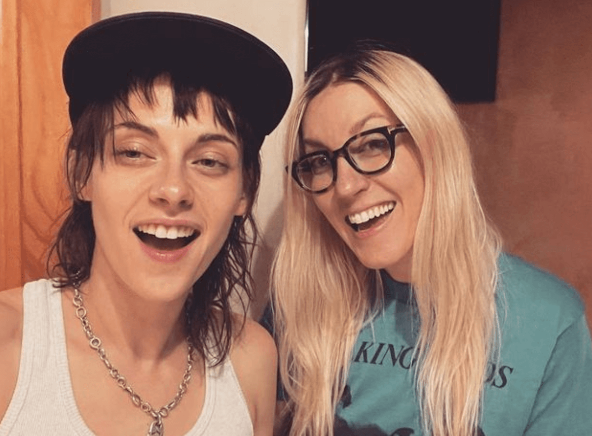 Kristen Stewart e la fidanzata Dylan Meyer hanno scritto una "commedia per ragazze davvero stupida" - Kristen Stewart e la fidanzata Dylan Meyer 2 - Gay.it
